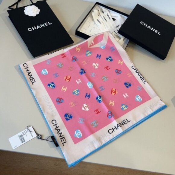 Chanel Pink Adorable Heart Motif Scarf - Picture 3 of 5